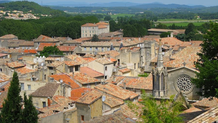 Sommières à 10km de Mus - Camping les Amandiers près de Mus